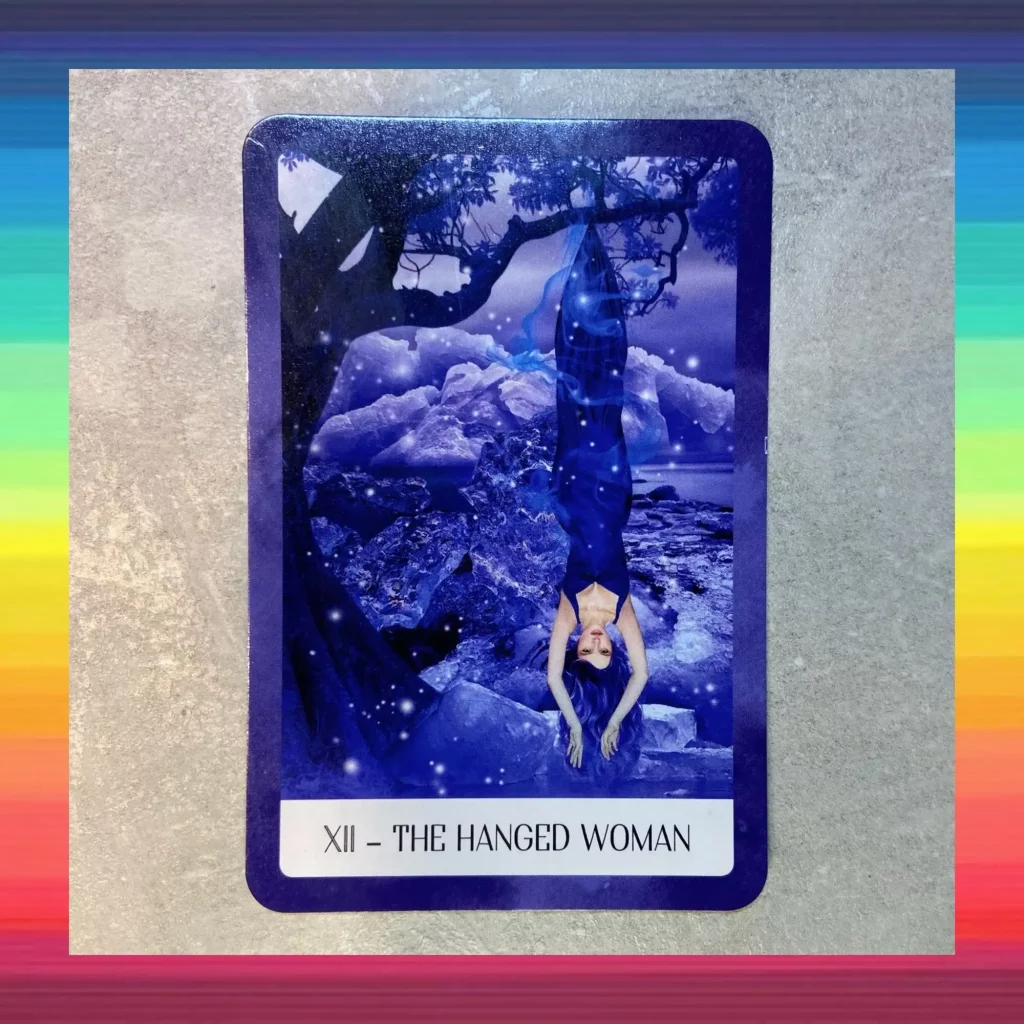 塔羅故事吊人：生命的洪流自然而然會推著妳前進，直到妳到達該去的地方，成為妳註定要成為的自己。